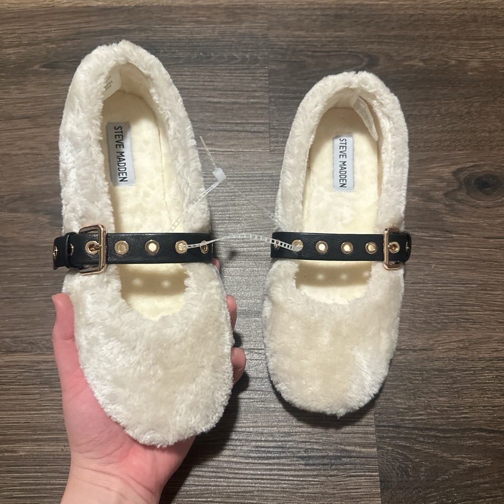 NWOB STEVE MADDEN FLUFFY BALLET FLATS